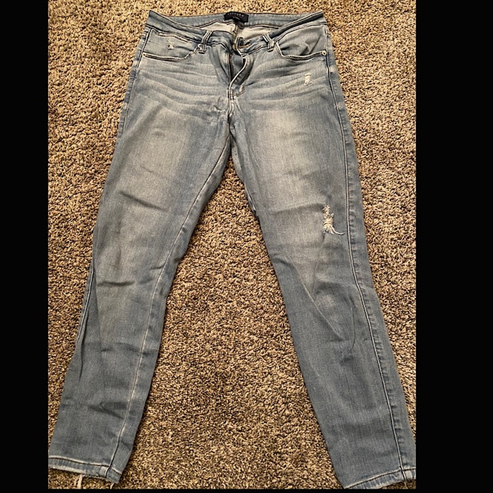Light shade jeans w/minimal rips